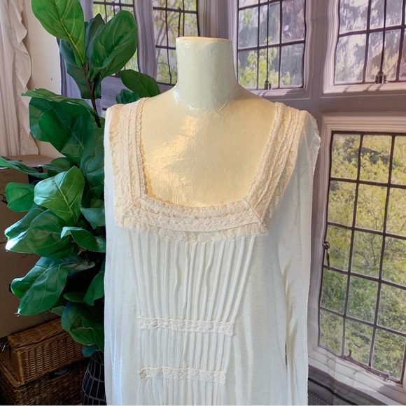 American Rag Sweaters - American Rag Cie Off White Pleated Sweater Hi Lo Flowy 1X Lace Details